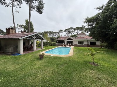 Chalet en San Rafael 3 dormitorios más dependencia y pileta punta del este