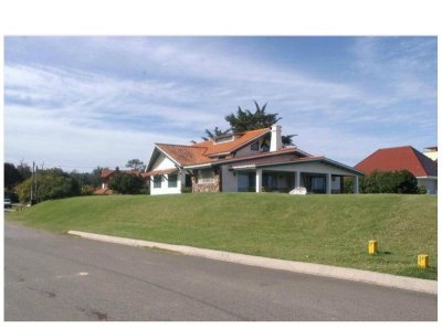 Casa en venta y alquiler temporario Playa Mansa 6 dormitorios