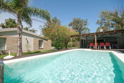Casa en venta  de 4 dormitorios muy proxíma a  Playa Mansa, Punta del Este