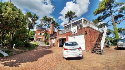 Casa en venta Playa Mansa  7 dormitorios 