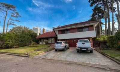 Casa en venta en Playa Mansa Punta del Este