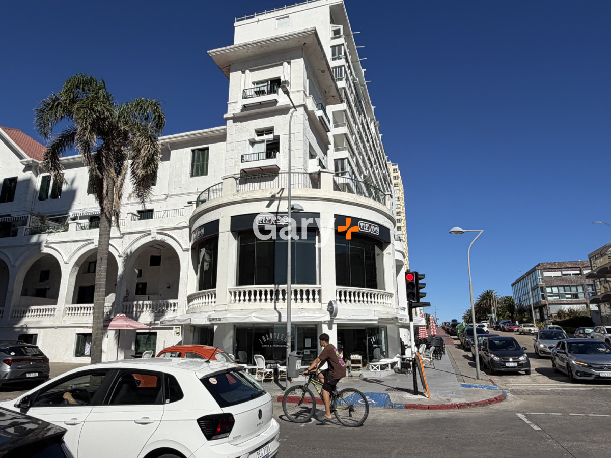 Local Comercial ID.29142 - Local en alquiler anual en calle 20 Fashion Road Punta del Este