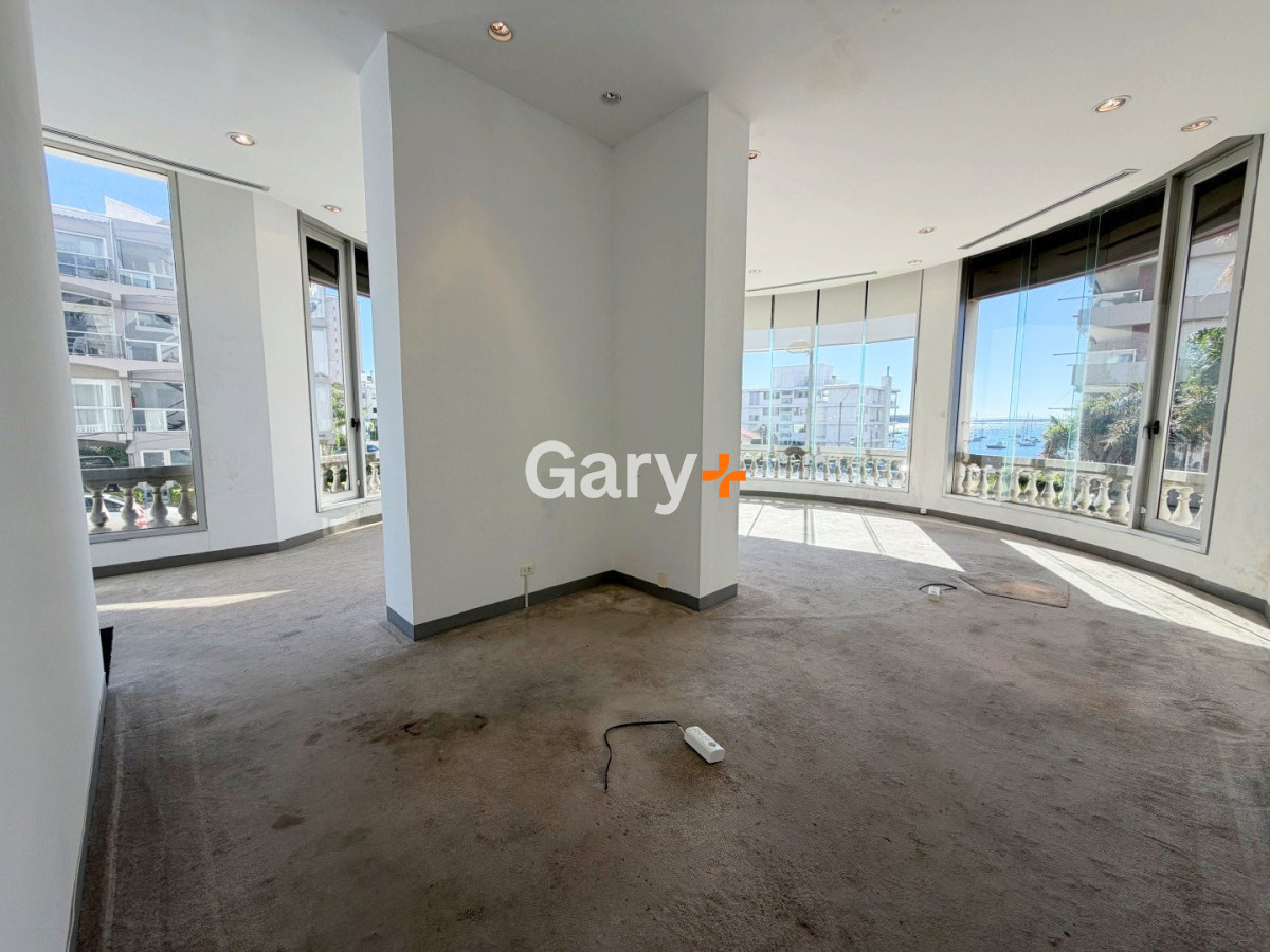 Local Comercial ID.29142 - Local en alquiler anual en calle 20 Fashion Road Punta del Este