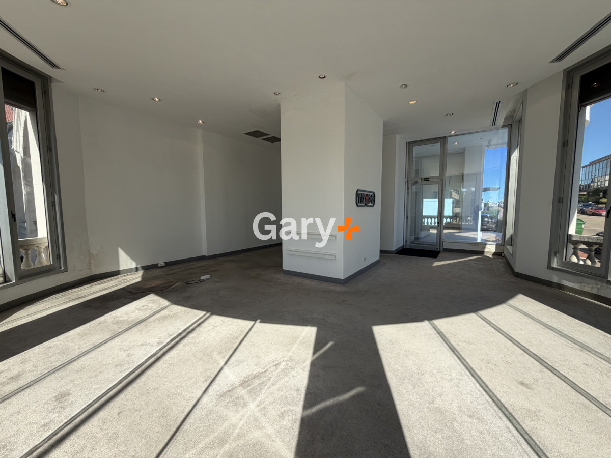 Local Comercial ID.29142 - Local en alquiler anual en calle 20 Fashion Road Punta del Este