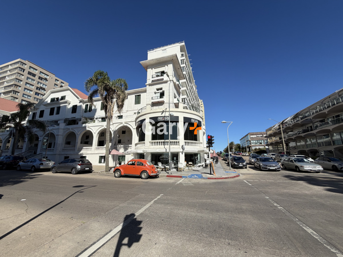 Local Comercial ID.29142 - Local en alquiler anual en calle 20 Fashion Road Punta del Este