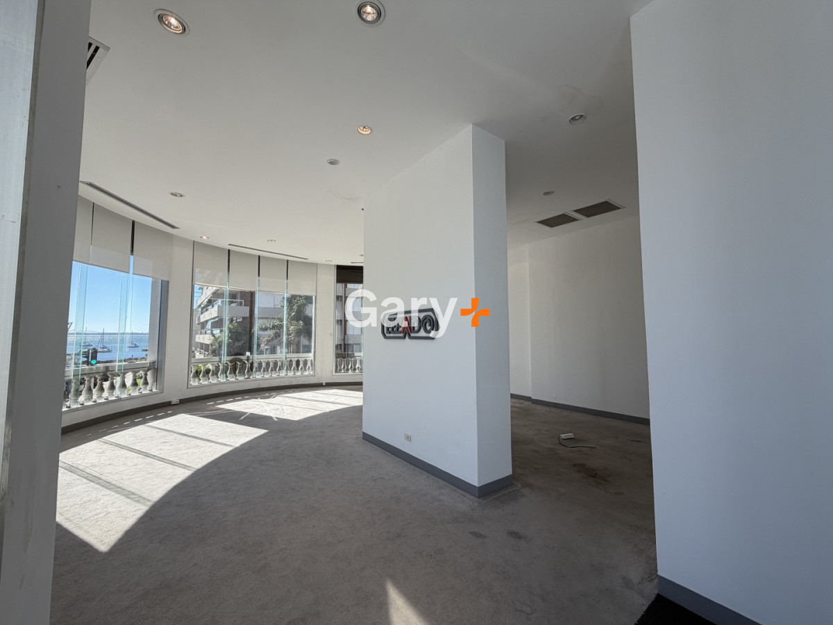 Local Comercial ID.29142 - Local en alquiler anual en calle 20 Fashion Road Punta del Este