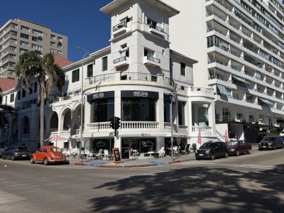 Local en alquiler anual en calle 20 Fashion Road Punta del Este