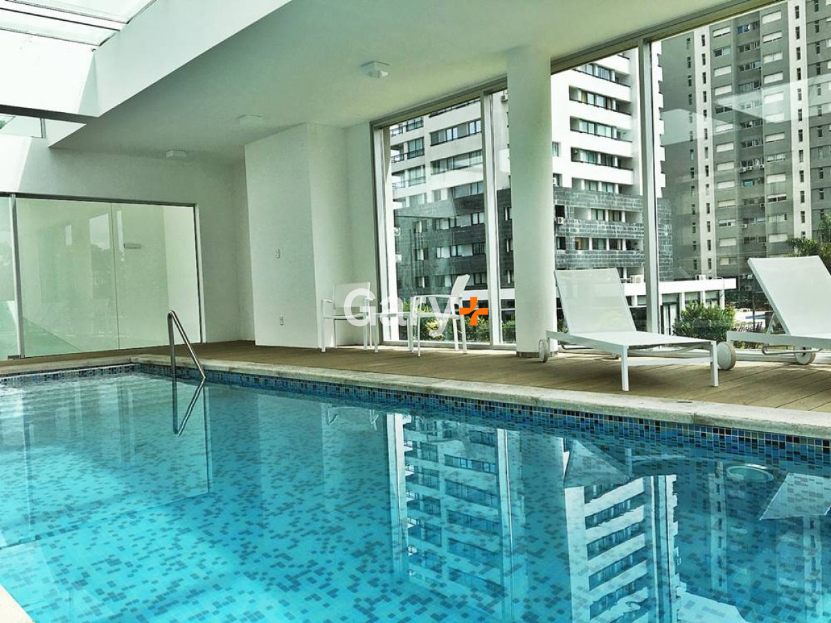 Comodo monoambiente en piso alto en venta 