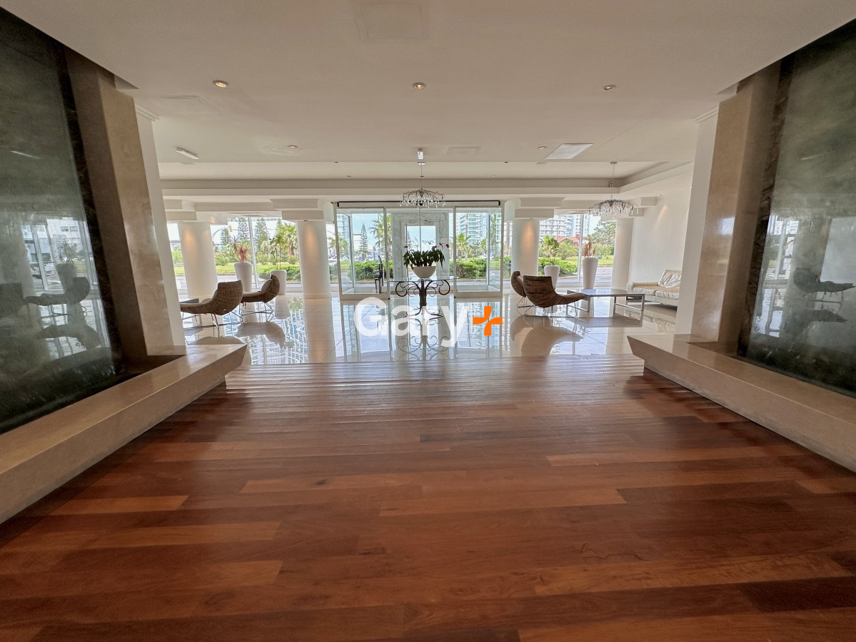 Apartamento ID.26317 - Apartamento de 2 dormitorios playa mansa Punta del Este con vista al mar