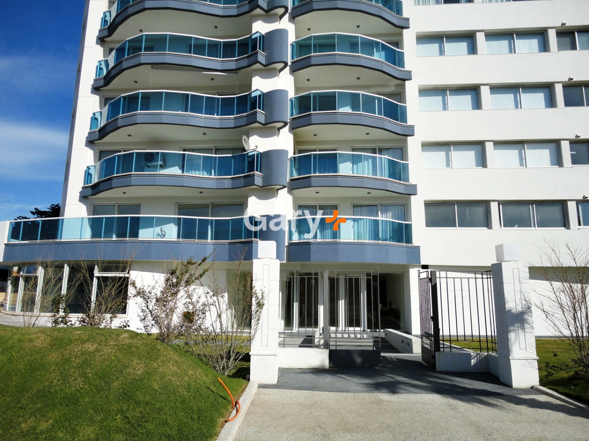 Apartamento ID.26317 - Apartamento de 2 dormitorios playa mansa Punta del Este con vista al mar