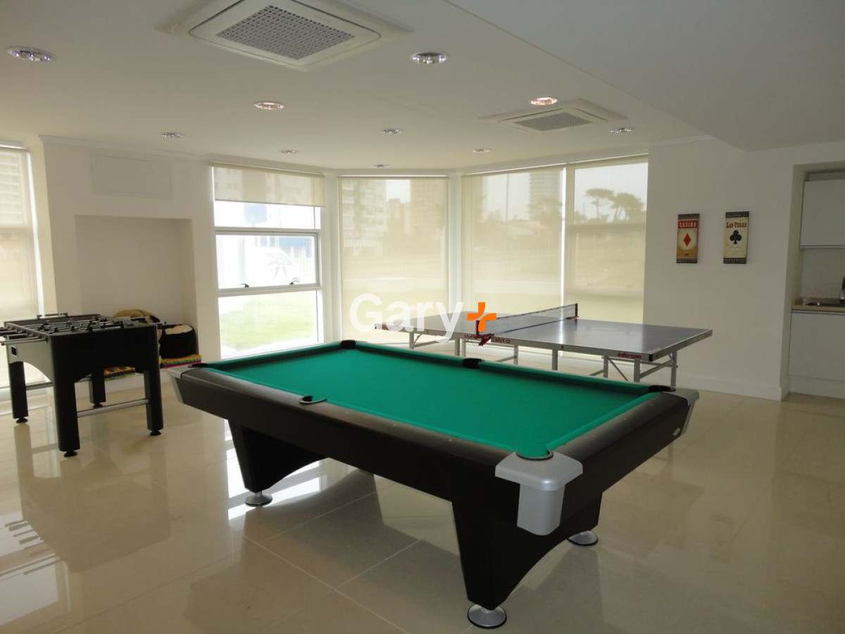 Apartamento ID.26317 - Apartamento de 2 dormitorios playa mansa Punta del Este con vista al mar