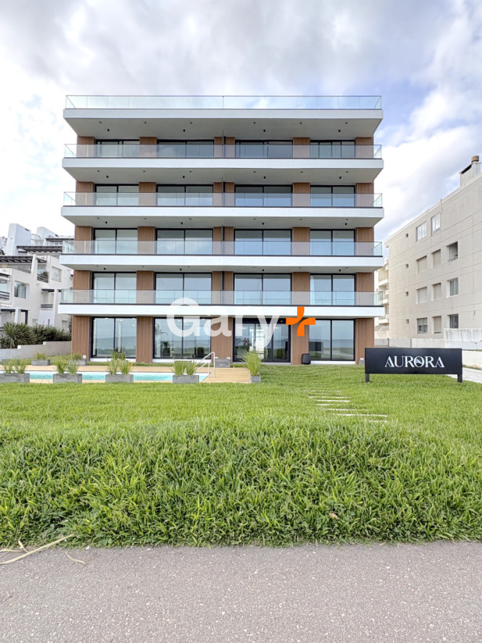 Apartamento ID.27642 - Apartamento en venta frente al mar de 3 dormitorios en suite, Punta del Este 