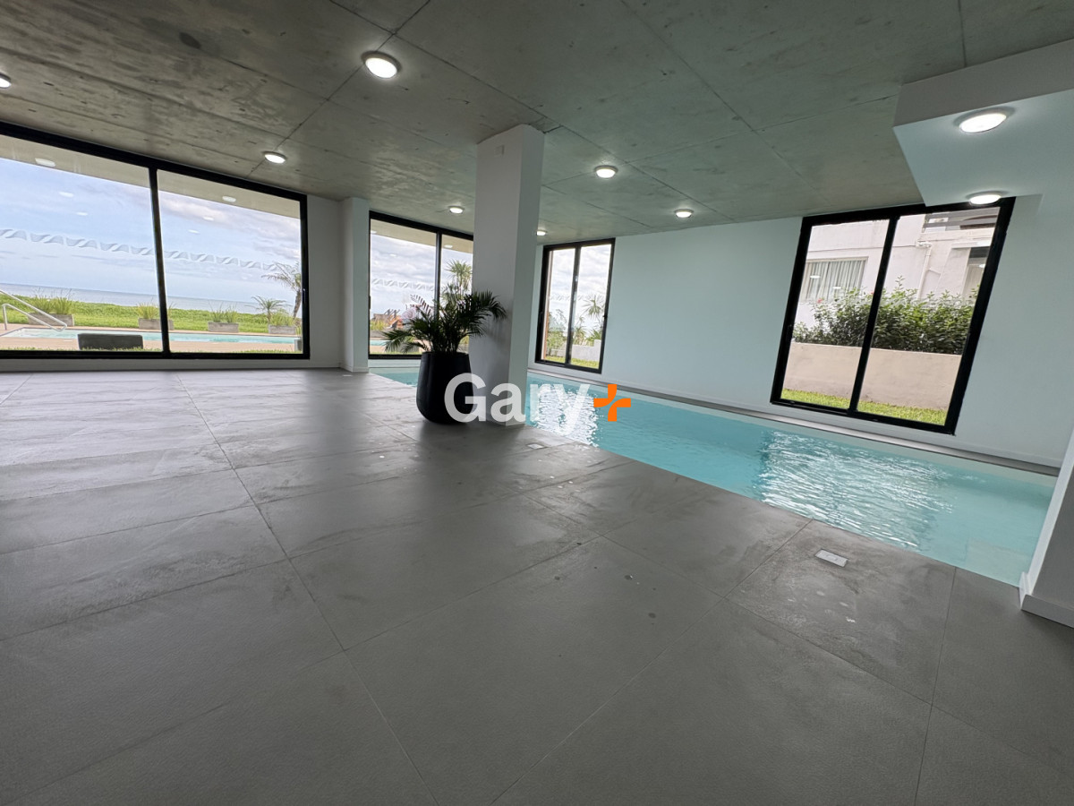 Apartamento ID.27642 - Apartamento en venta frente al mar de 3 dormitorios en suite, Punta del Este 
