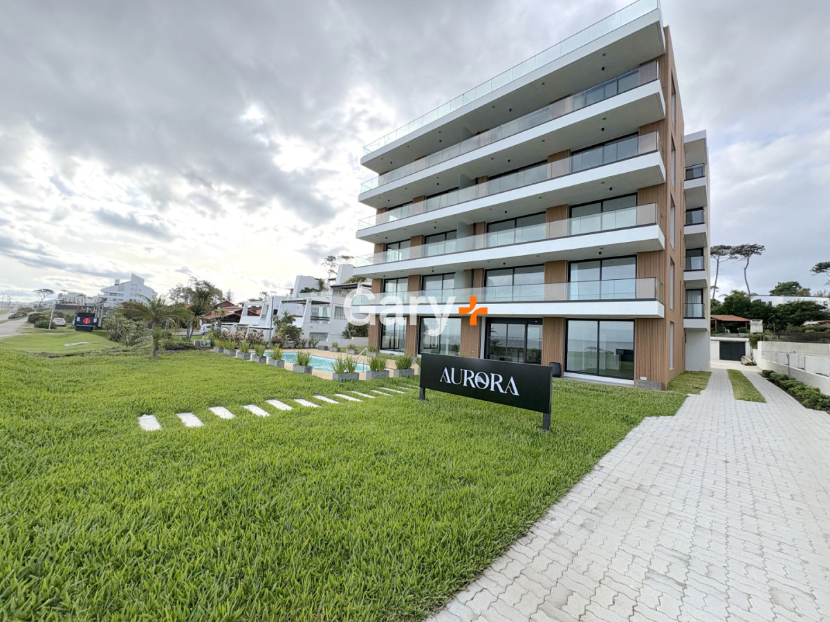 Apartamento ID.27642 - Apartamento en venta frente al mar de 3 dormitorios en suite, Punta del Este 