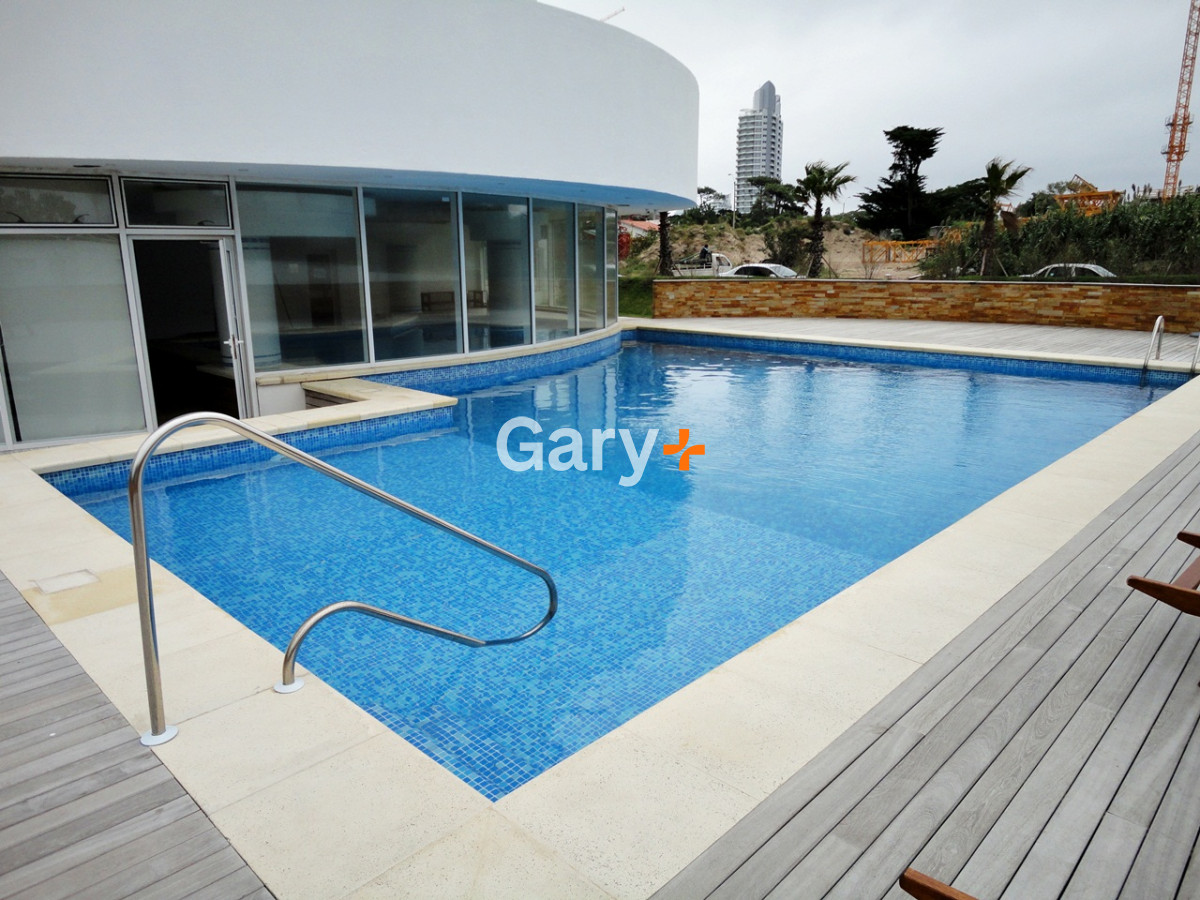 Apartamento ID.26317 - Apartamento de 2 dormitorios playa mansa Punta del Este con vista al mar