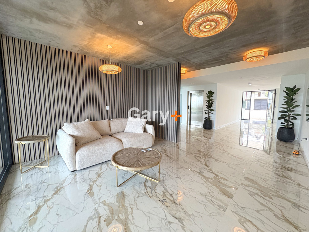 Apartamento ID.27642 - Apartamento en venta frente al mar de 3 dormitorios en suite, Punta del Este 