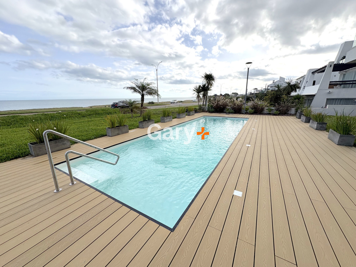 Apartamento ID.27642 - Apartamento en venta frente al mar de 3 dormitorios en suite, Punta del Este 