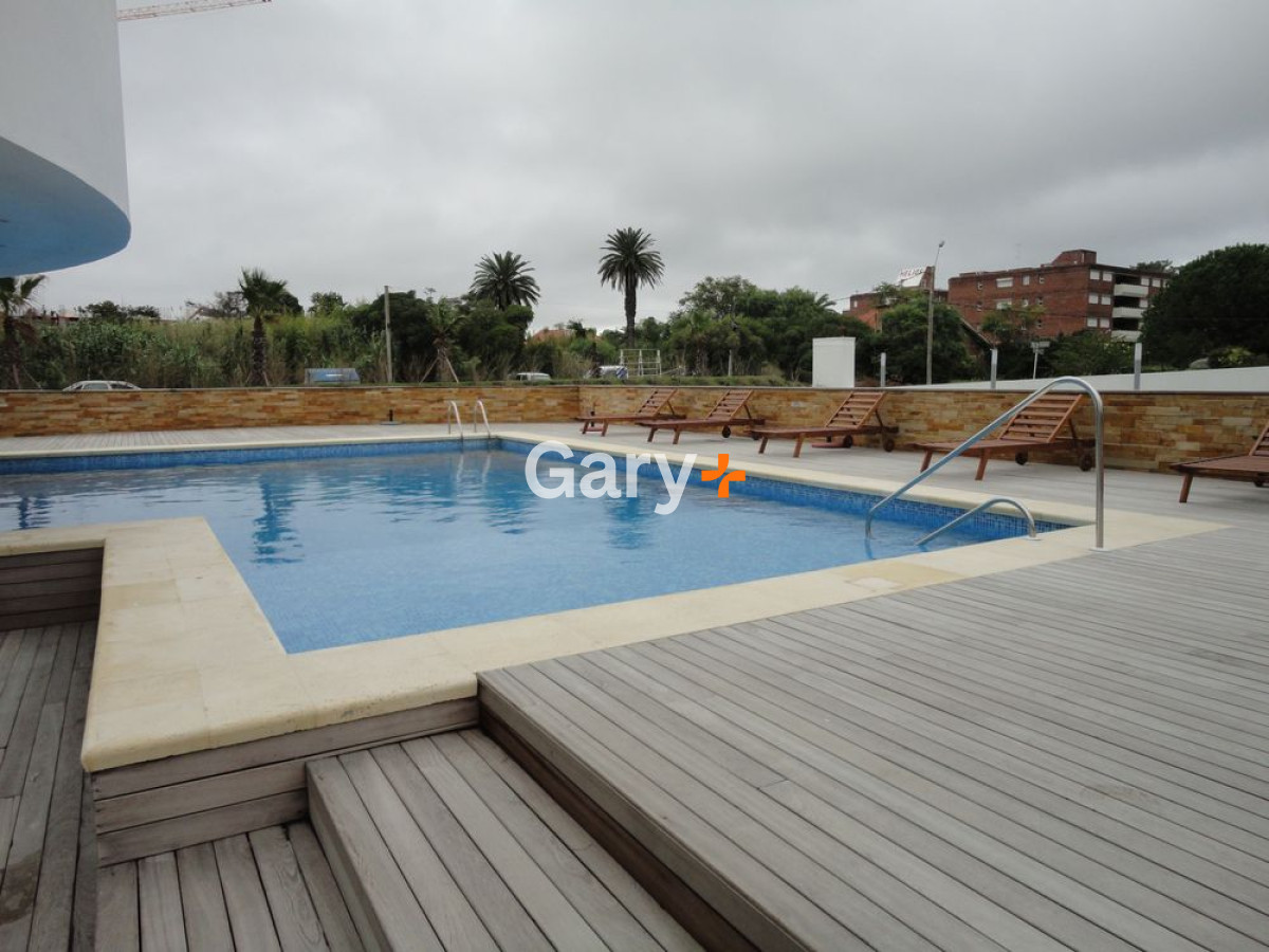 Apartamento ID.26317 - Apartamento de 2 dormitorios playa mansa Punta del Este con vista al mar