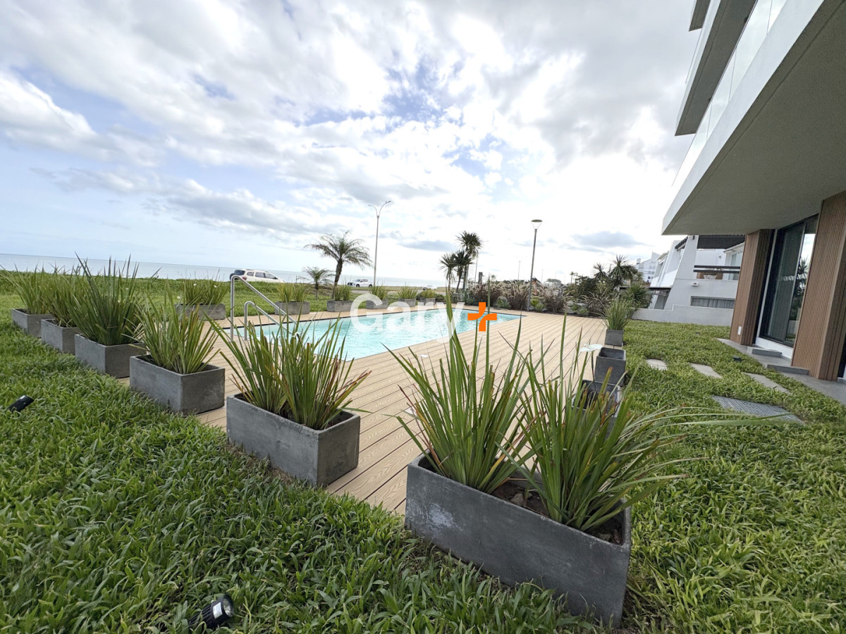 Apartamento ID.27642 - Apartamento en venta frente al mar de 3 dormitorios en suite, Punta del Este 