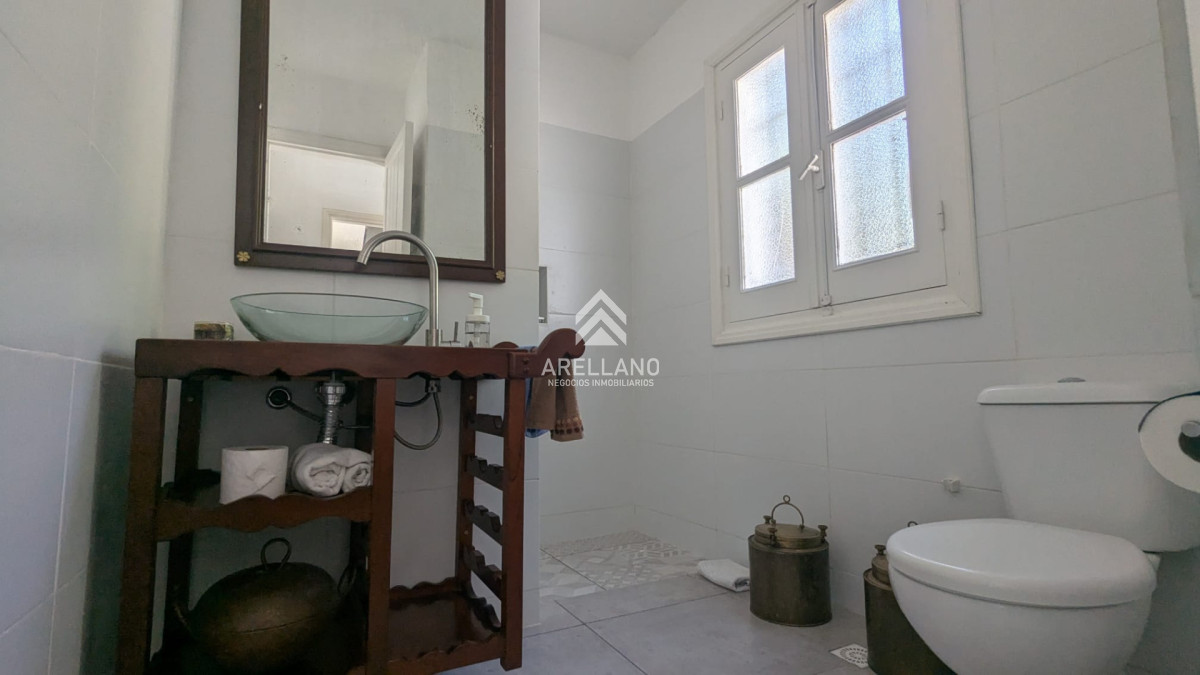 Casa ID.374 - VENTA CASA 5 DORMITORIOS PLAYA MANSA CON PISCINA