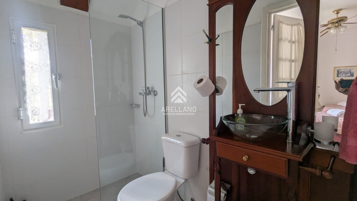 Casa ID.374 - VENTA CASA 5 DORMITORIOS PLAYA MANSA CON PISCINA