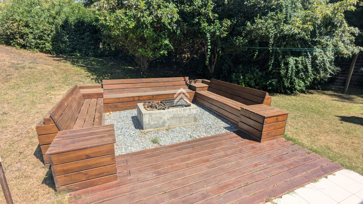 Casa ID.374 - VENTA CASA 5 DORMITORIOS PLAYA MANSA CON PISCINA