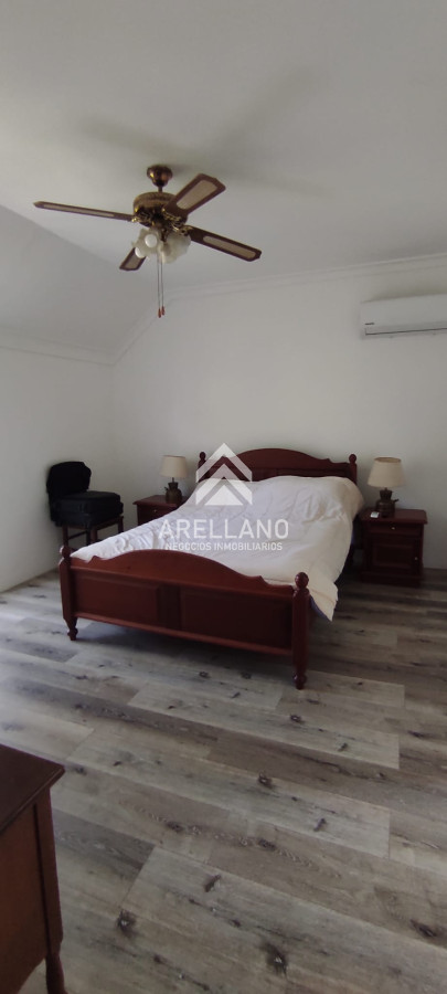 Casa ID.374 - VENTA CASA 5 DORMITORIOS PLAYA MANSA CON PISCINA