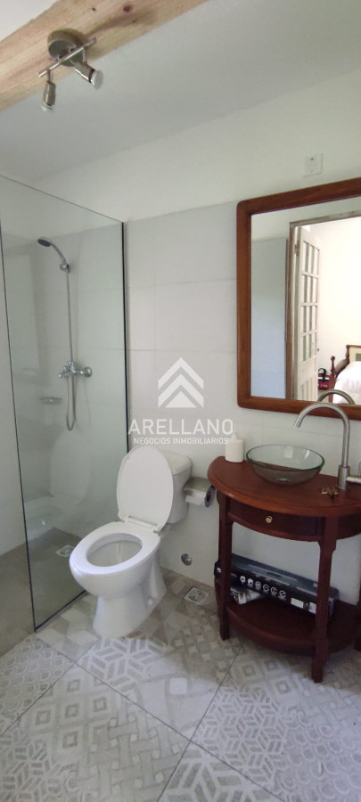 Casa ID.374 - VENTA CASA 5 DORMITORIOS PLAYA MANSA CON PISCINA