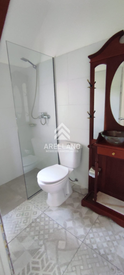 Casa ID.374 - VENTA CASA 5 DORMITORIOS PLAYA MANSA CON PISCINA