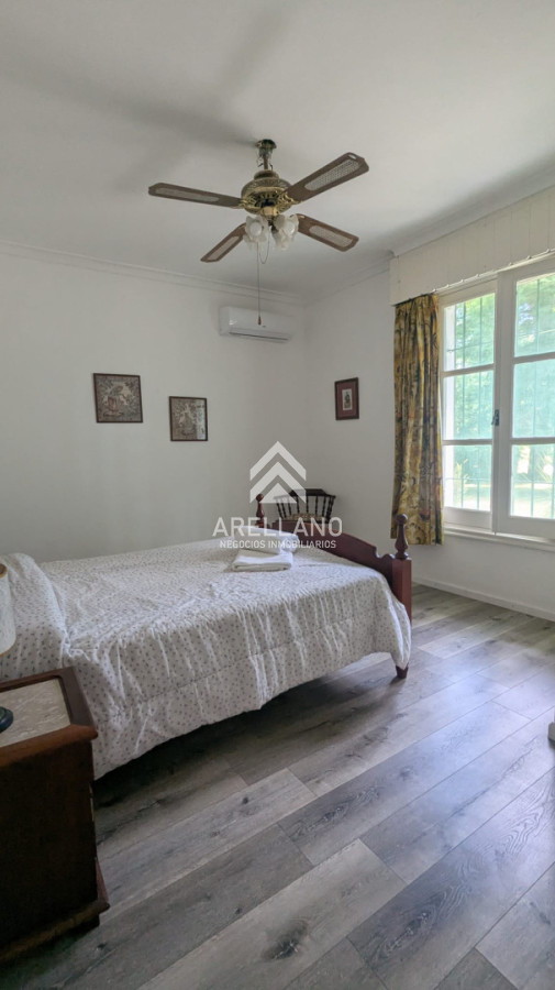 Casa ID.374 - VENTA CASA 5 DORMITORIOS PLAYA MANSA CON PISCINA