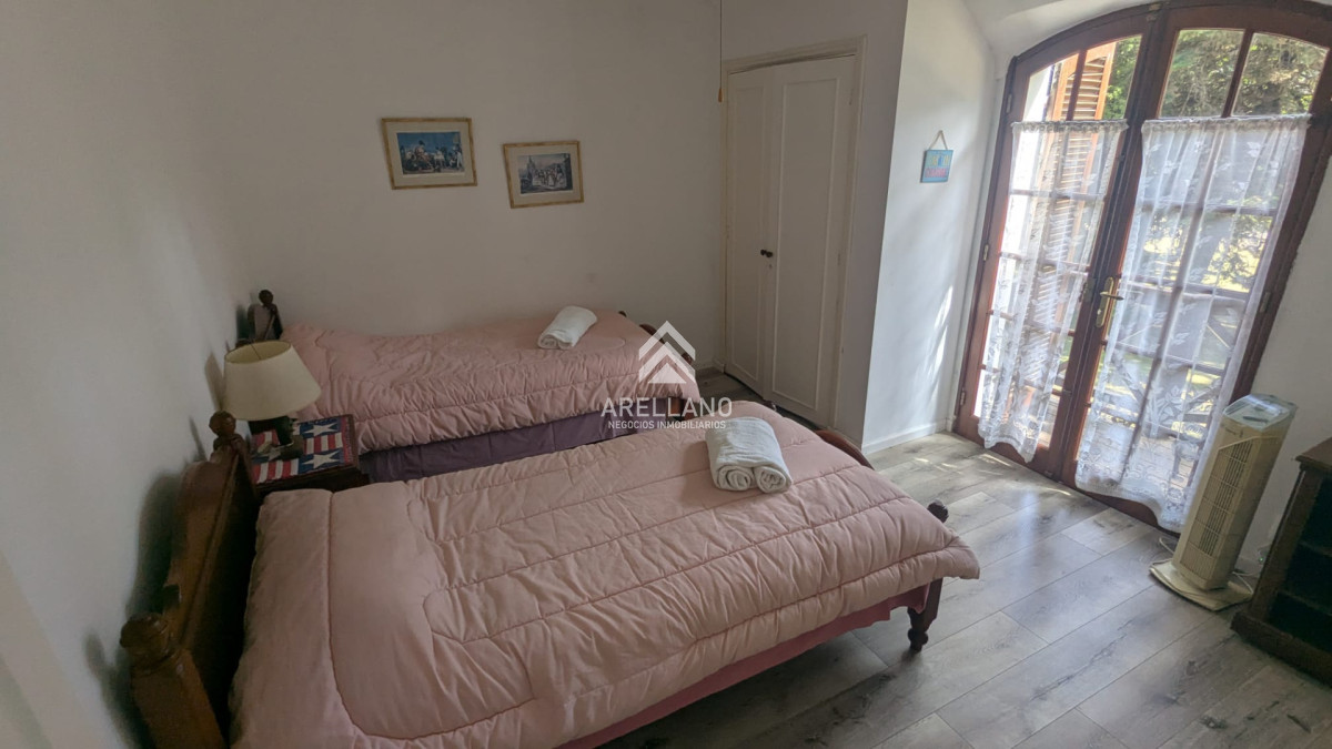 Casa ID.374 - VENTA CASA 5 DORMITORIOS PLAYA MANSA CON PISCINA