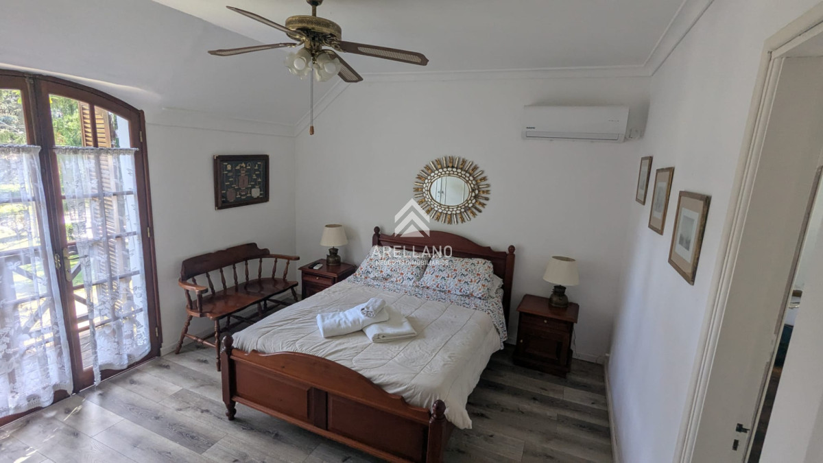 Casa ID.374 - VENTA CASA 5 DORMITORIOS PLAYA MANSA CON PISCINA