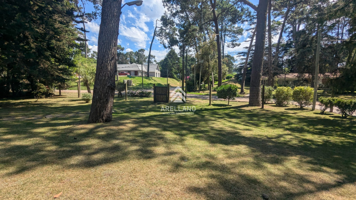 Casa ID.374 - VENTA CASA 5 DORMITORIOS PLAYA MANSA CON PISCINA