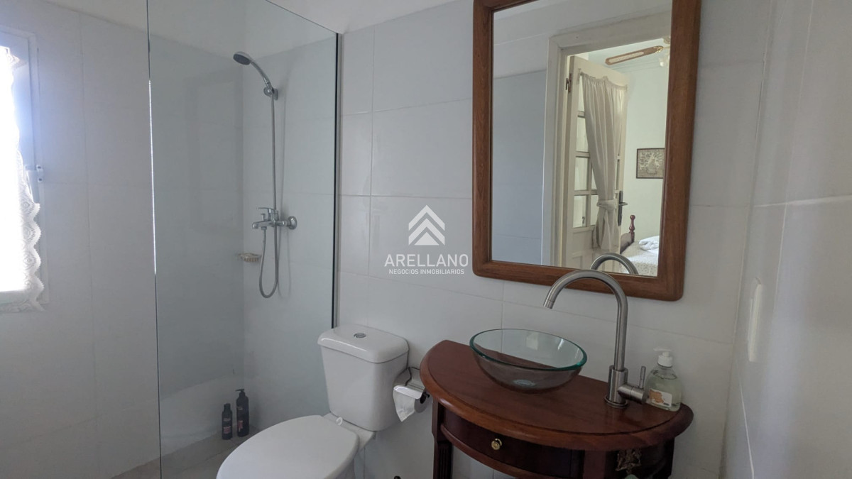 Casa ID.374 - VENTA CASA 5 DORMITORIOS PLAYA MANSA CON PISCINA