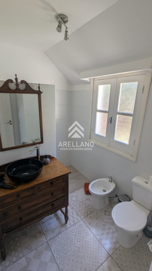 Casa ID.374 - VENTA CASA 5 DORMITORIOS PLAYA MANSA CON PISCINA