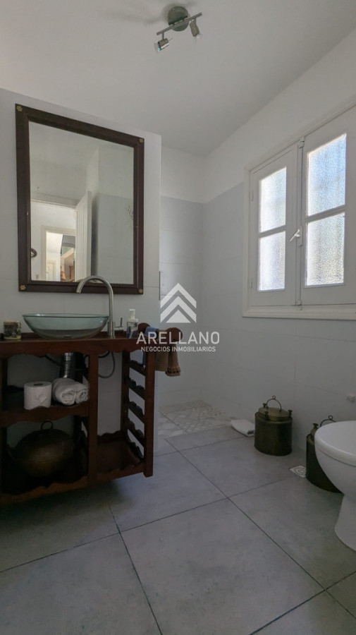 Casa ID.374 - VENTA CASA 5 DORMITORIOS PLAYA MANSA CON PISCINA