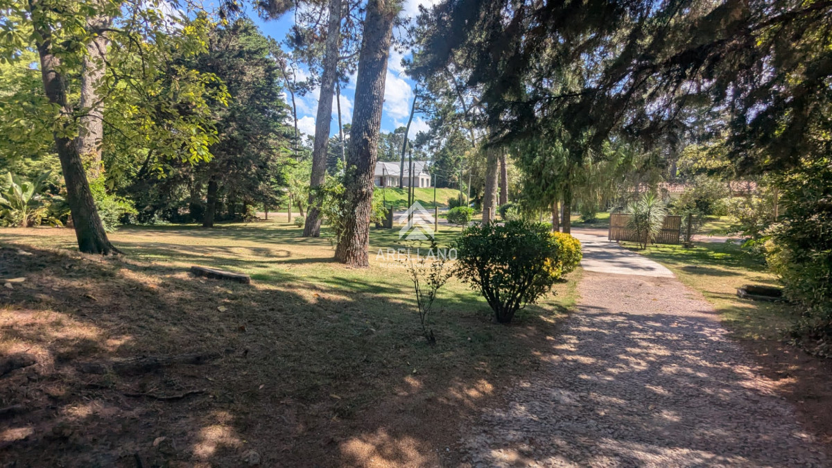 Casa ID.374 - VENTA CASA 5 DORMITORIOS PLAYA MANSA CON PISCINA