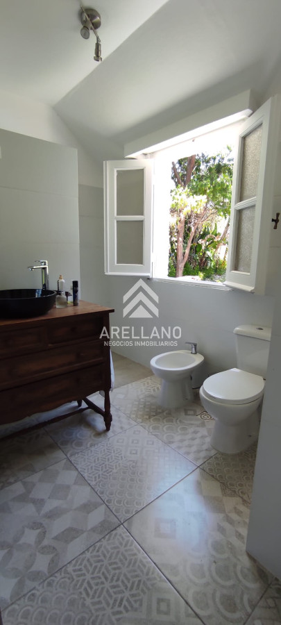 Casa ID.374 - VENTA CASA 5 DORMITORIOS PLAYA MANSA CON PISCINA