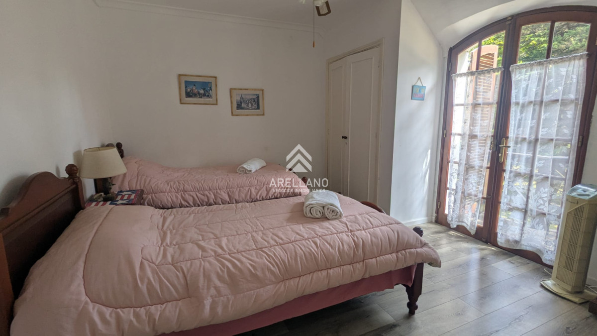 Casa ID.374 - VENTA CASA 5 DORMITORIOS PLAYA MANSA CON PISCINA