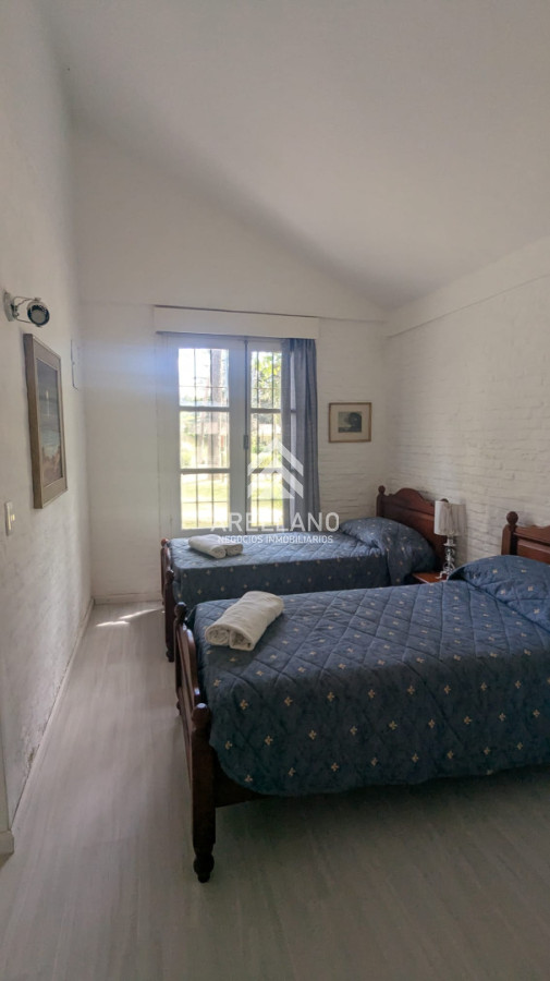 Casa ID.374 - VENTA CASA 5 DORMITORIOS PLAYA MANSA CON PISCINA