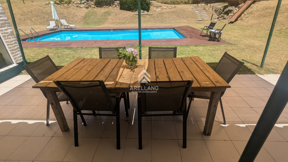 Casa ID.374 - VENTA CASA 5 DORMITORIOS PLAYA MANSA CON PISCINA