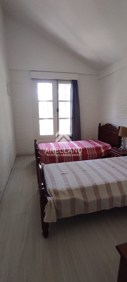 Casa ID.374 - VENTA CASA 5 DORMITORIOS PLAYA MANSA CON PISCINA