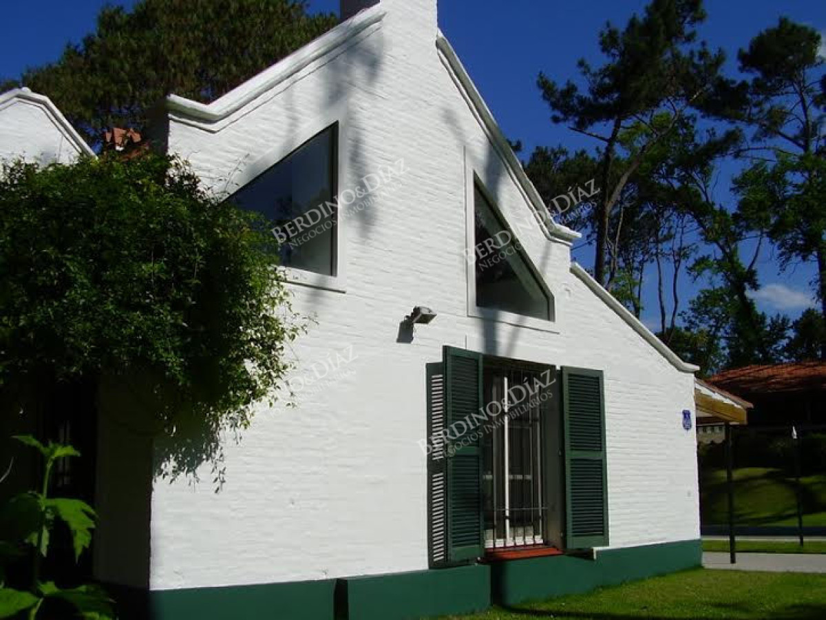 Casa ID.2038 - Casa en venta excelente propiedad en Playa Mansa