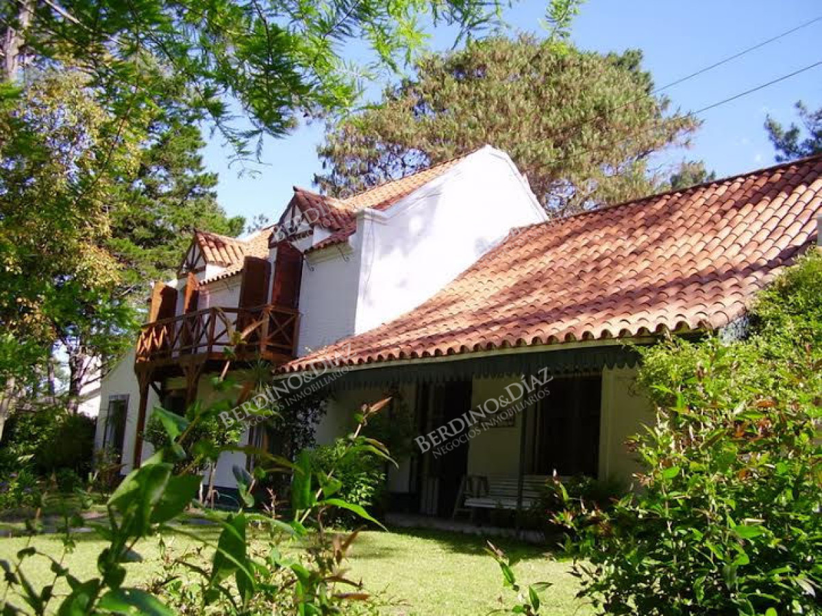 Casa ID.2038 - Casa en venta excelente propiedad en Playa Mansa