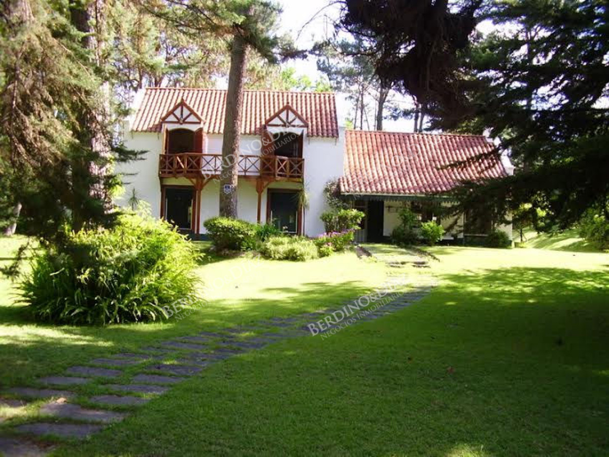 Casa ID.2038 - Casa en venta excelente propiedad en Playa Mansa