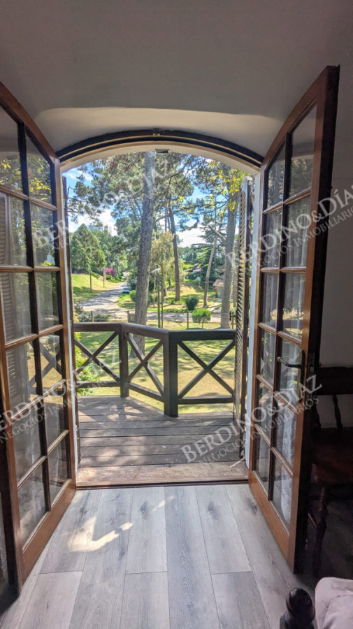 Casa ID.2038 - Casa en venta excelente propiedad en Playa Mansa