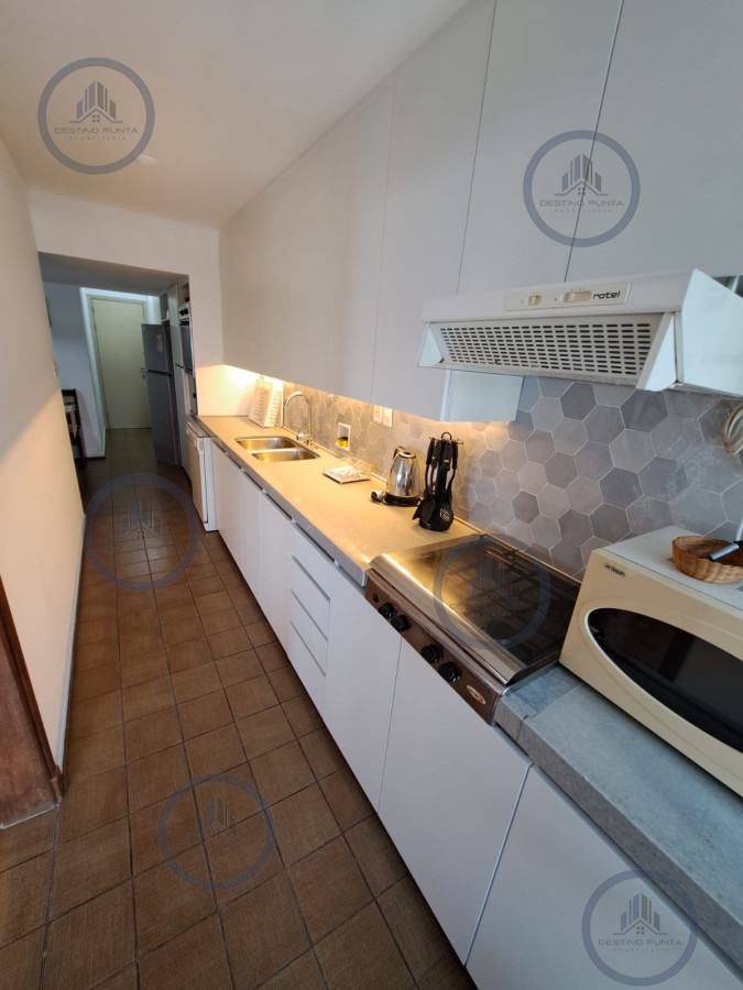 Apartamento ID.1873 - Apartamento en venta en torre clàsica de Peninsula de Punta del Este, a pasos del Emir