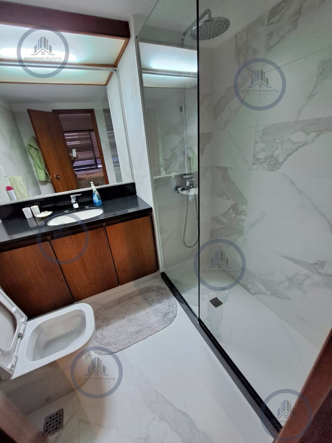 Apartamento ID.1873 - Apartamento en venta en torre clàsica de Peninsula de Punta del Este, a pasos del Emir