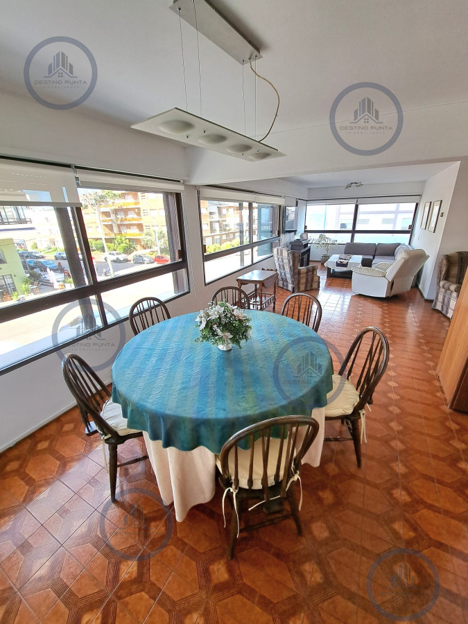 Apartamento ID.1873 - Apartamento en venta en torre clàsica de Peninsula de Punta del Este, a pasos del Emir