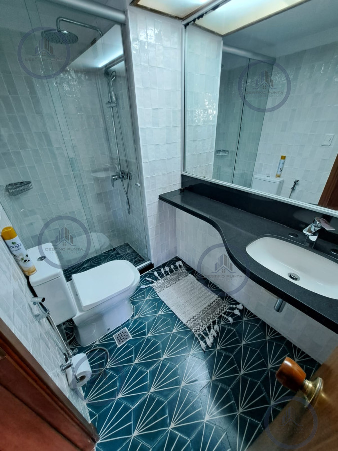 Apartamento ID.1873 - Apartamento en venta en torre clàsica de Peninsula de Punta del Este, a pasos del Emir